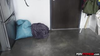 Bad stepson let mother I'd like to fuck Quinn Waters sucking his large schlong during the time that this chab recording