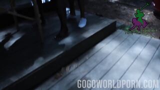 Ralph Whoren screws Celebrity Cums outside