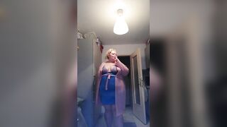 Just a bulky bitch smokin' in her kitchen