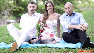 Johnny is a favourable stepson to Friend, who has the chance to please her on mammas day