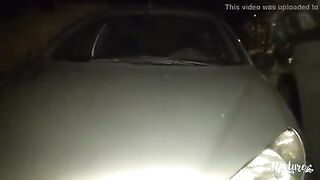 Belle older aux petits seins baisee sur un parking