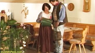 german granny screwed by milking bucket