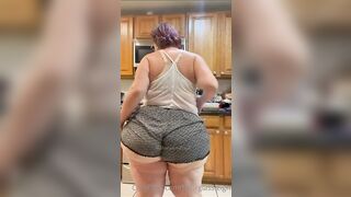 Wet Large booty Mamma in the kitchen