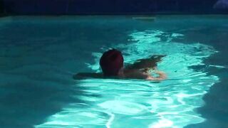 Annadevot - Undressed swim in the pool