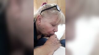 This old lady gives me a rich oral pleasure from a ramrod.