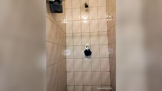 Large Butt Momma Hawt Shower