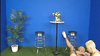 Omi will es im hohen alter nochmal wissen