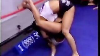 Bizarre Catfighting - Kitty vs Pony.wmv