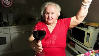 Lladies are chubby and so honny and show all