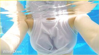 ????SEXY mother I'd like to fuck in soaked shirt underwater