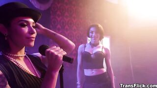 Singer Brooklyn Gray got screwed on stage by shemale Ariel Demure