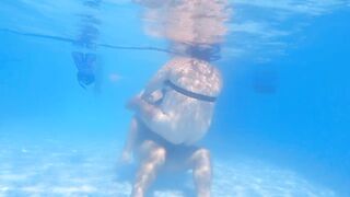 Hookah underwater sex