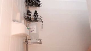 Longpussy, Plugging it up in the Shower.