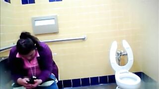 Aged Mexican woman goes pee in a public washroom (LARGE BUTT, Large Butt, Large Butt, Large Booty, Large Booty, Large butt, Large Booty)