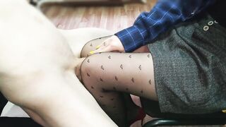 boss's sexy tugjob for her subordinate