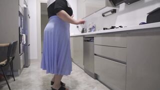 My stepmother's hot dance figures make me sexually excited.