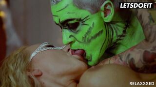 SEXUAL HALLOWEEN - Fake Bazookas Masked mother I'd like to fuck (Kayla Green) Have A Fun Cunt Massage From Masking Man Previous To Hardcore Ravaging - LETSDOEIT