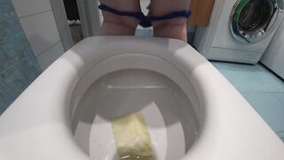 Old hirsute cunt pissing in the water closet. Large butt, anal gap and chunky moist cunt close-up. Home messy fetish. Urine. ASMR.