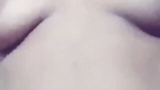 #Amy Qonjo Ethiopian habesha hawt hotty showing her butt,twat and fingering. Emsuan sitassayna emsuan betatua sitibedaw