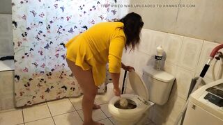 stepmom cleaning the baths ebony belt