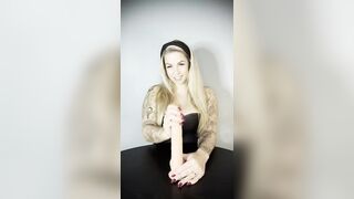 Norsk JOI - i korsett og med kyskhetsnøkkel rundt halsen