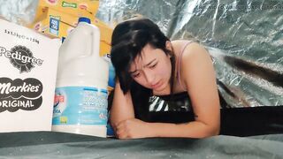 Stuck stepmother asking for assist receives anal climax