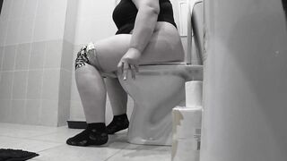 Pissing older big beautiful woman mother I'd like to fuck.