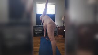 Sexy Older Momma Vee Gives U Nude Yoga!