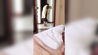 Dong Flashing The Maid With The Door Open – That Babe Loves To See