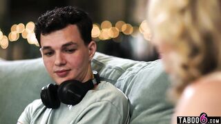 Stepmom mother I'd like to fuck Rachael Cavalli catches her 19yo stepson wanking his large wang (Josh Rivers)