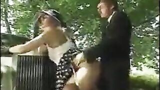 Rapidinha em cima do carro