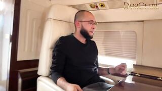 viaje de trabajo termina en gran orgia y mucho sexo en avion privado