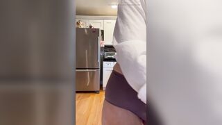 MATURE GILF IN GRANNY PANTS CLEANS KITCHEN