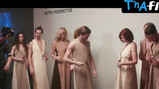 Stefanie Powers Tits, Bush Scene in The Artist'S Wife