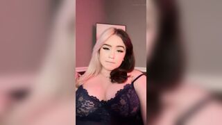 Piercednoodle Whips her titty’s out and plays with 'em