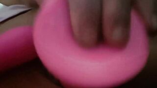 Vibrating my clitoris and screwing my cunt with a pink sextoy
