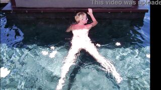 Villa by the Waves: Breasty mother I'd like to fuck MariaOld’s Oceanfront Hawt Adventure