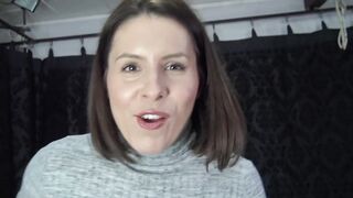 After a quick cigarette this babe invited her dude over so that this babe could take a seat on his face