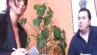 In the old box u screw well #1- spoken in German