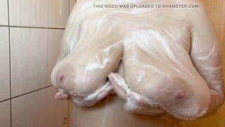 Dicke Titten Schaum Party (lange Version)