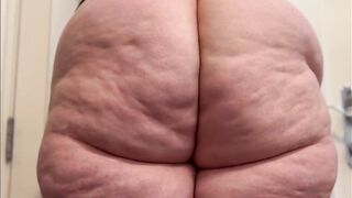 LARGE BUTT mother I'd like to fuck TAKES AGILITY TEST