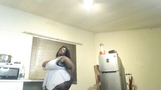 Black Ssbbw Showing Off Her Large Body (Exclusives On Fancentro)