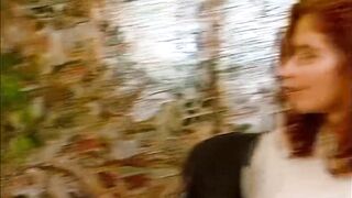 beim Kaffeeklatsch mit den maedels bissi rumspielen