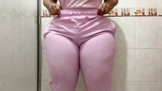 Camera records marvelous squirts in the clinic baths