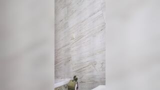 Dorwałam się do jego kutasa w łazience aż się krztusiłam