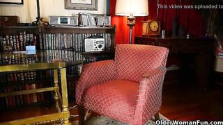 Mamma looks so hawt in her stockings