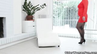 Granny Deborah lets u admire her large tits and moist snatch