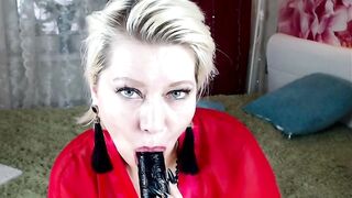 Older cam floozy AimeeParadise. Masturbation as an Art form!