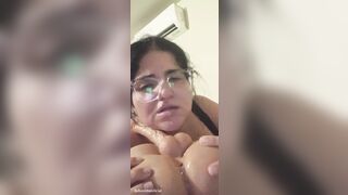 Mamando El sex tool y chupando El culo pensando que es El bicho de mi novio.