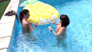 Lady meets Mya for sapphic games